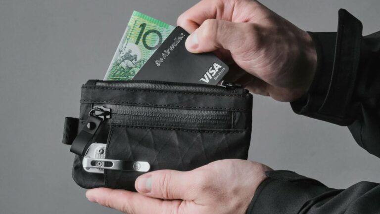 ALPAKA Zip Pouch Coin: Functionality and Modern Design for Everyday Use on Gadget Flow