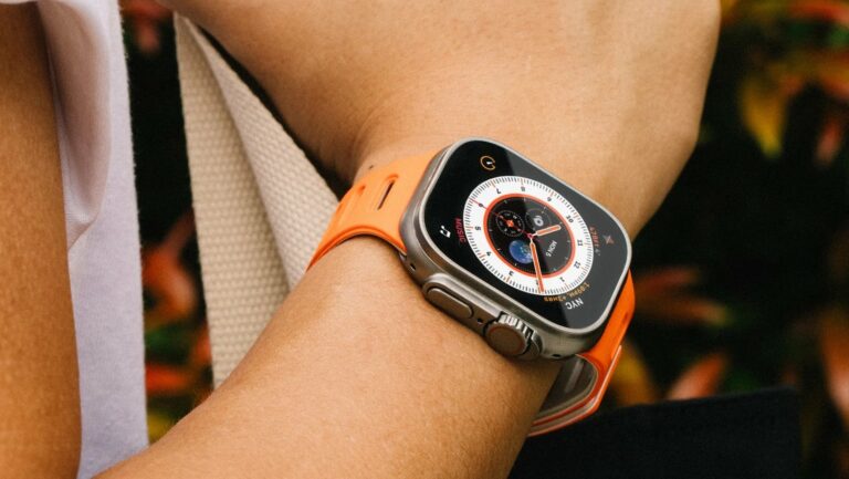 Active Magnetic Band: Sports-Ready Strap for Apple Watch by Native Union on Gadget Flow