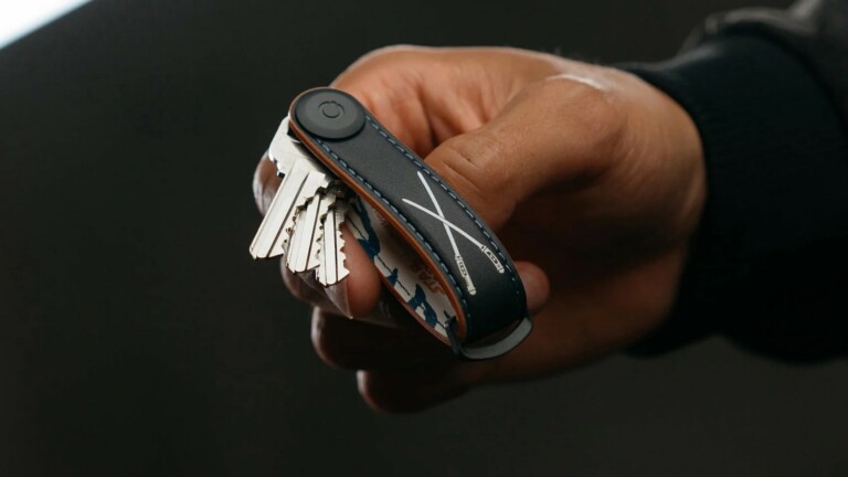 Orbitkey Star Wars Key Organizer Ahsoka Tano features a secure locking mechanism & storage